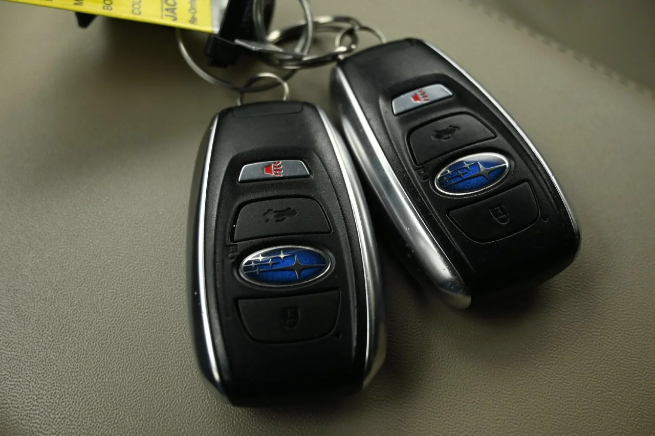 Used 2023 Crystal White Pearl Subaru Limited image 27