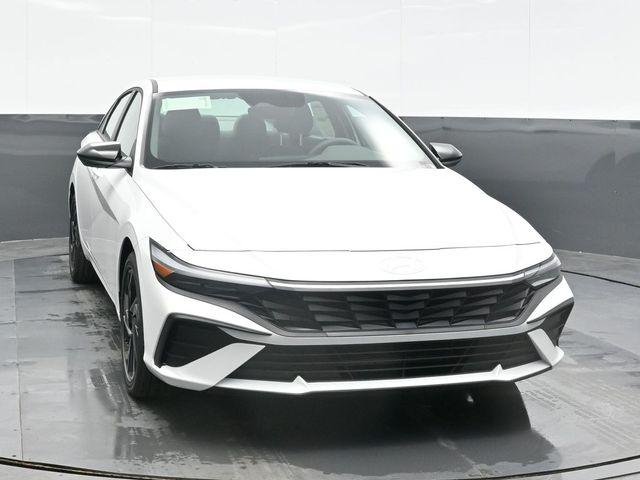New 2026 White Hyundai SEL Sport image 6