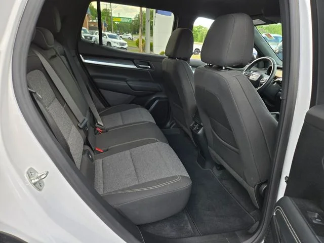 Used 2025 White GMC Elevation image 19