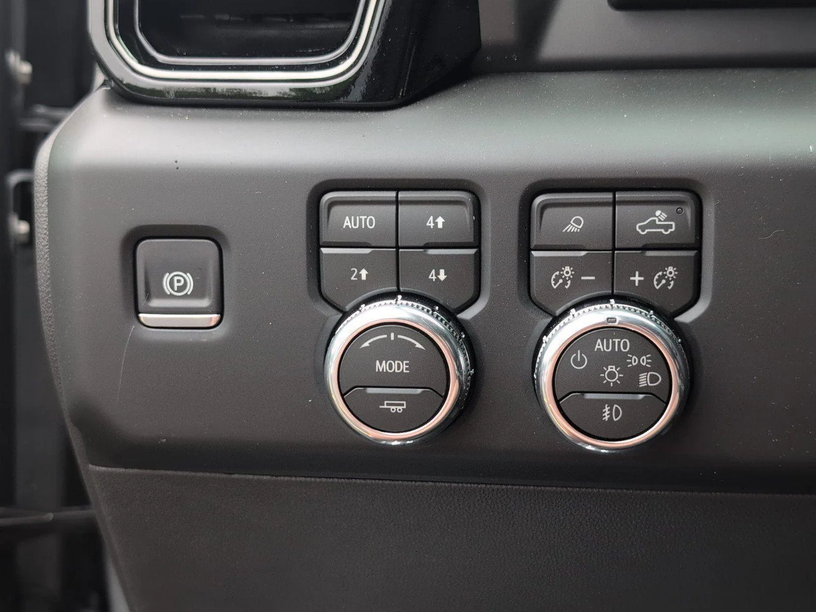 New 2026 Sterling Metallic GMC AT4 image 31