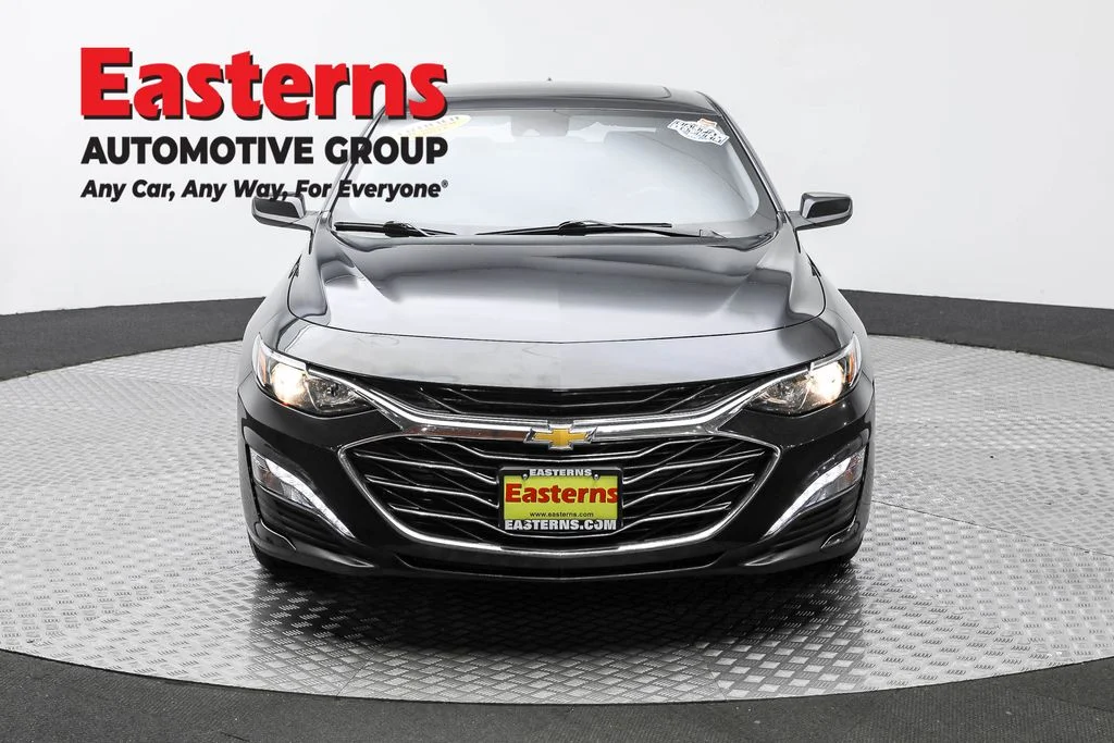 Used 2023 Gray Chevrolet LT image 2