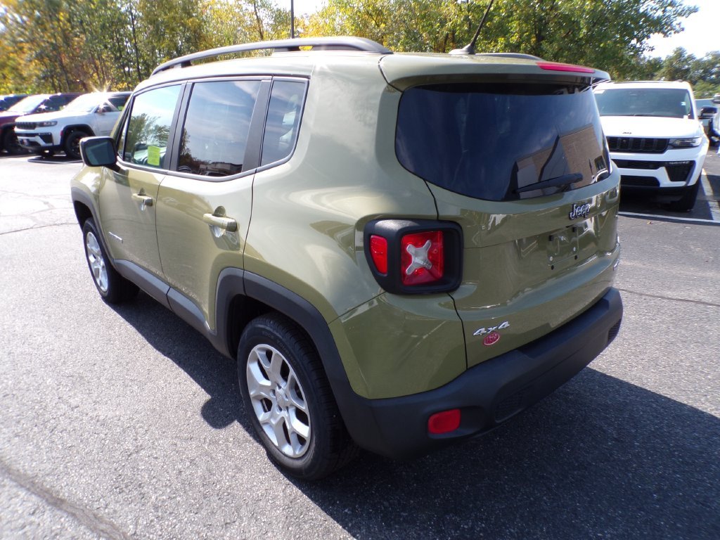Used 2015 Green Jeep Latitude image 13