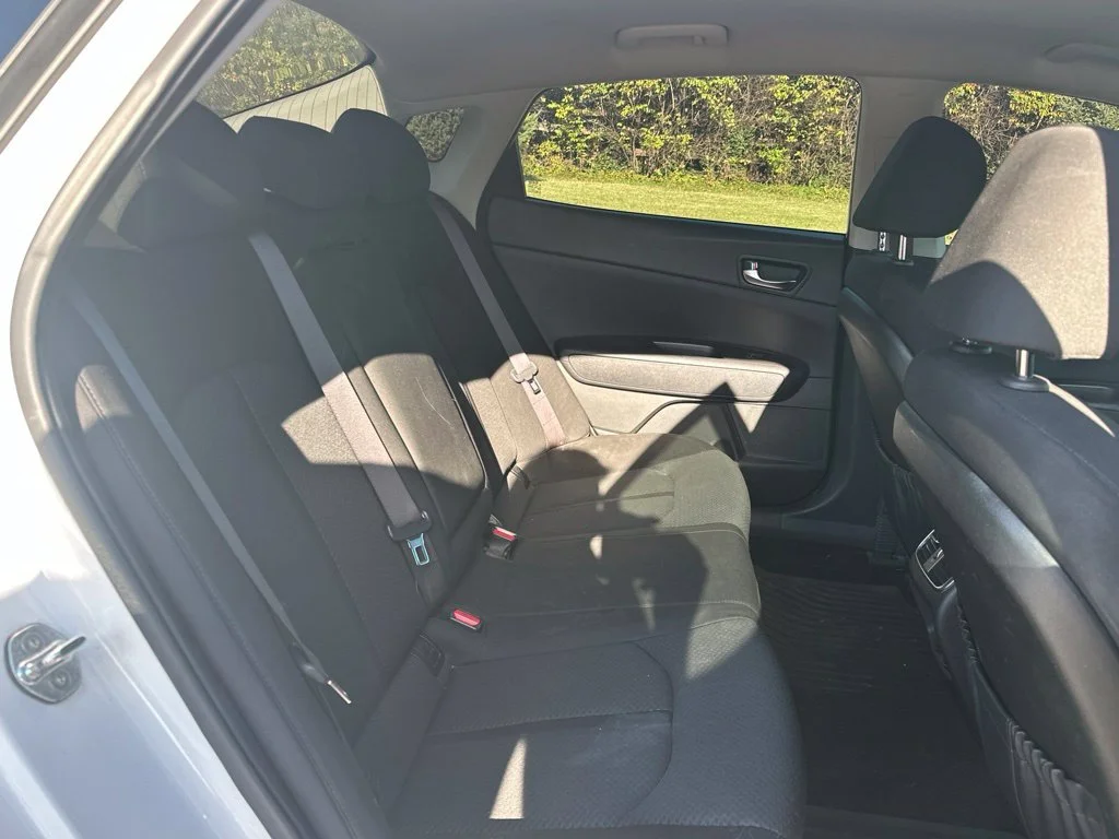 Used 2017 Snow White Pearl Kia Base image 18