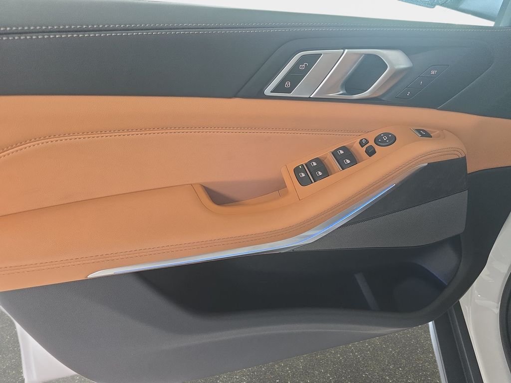 New 2026 Mineral White Metallic BMW sDrive40i image 14