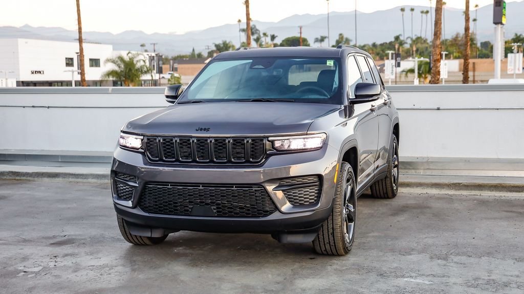 New 2025 Baltic Gray Metallic Clearcoat Jeep Altitude image 4
