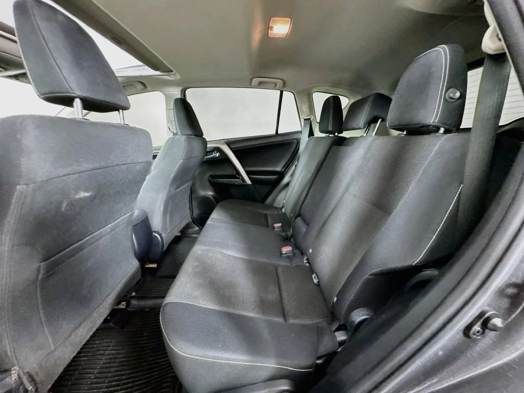 Used 2017 Gray Toyota XLE image 28