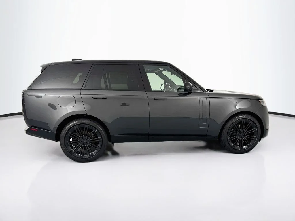 New 2026 Carpathian Grey Land Rover SE image 4