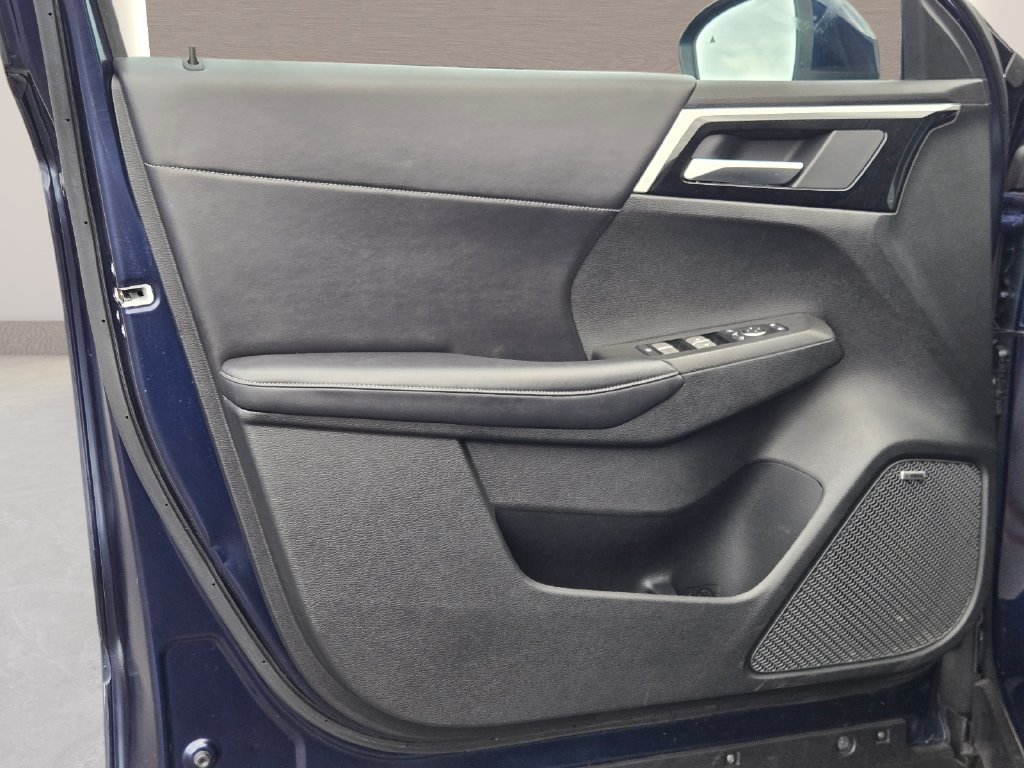 Used 2025 Blue Mitsubishi SE image 21