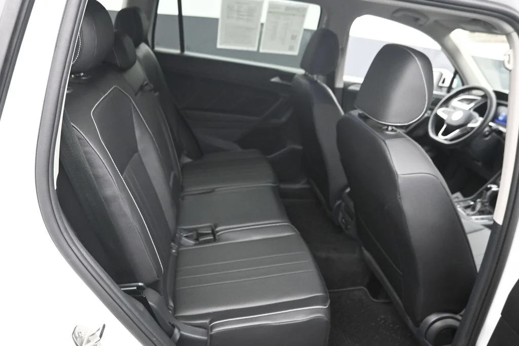 Used 2024 White Volkswagen 2.0T SE image 17