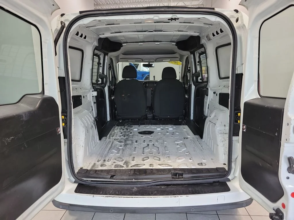 Used 2022 White Ram Base image 12