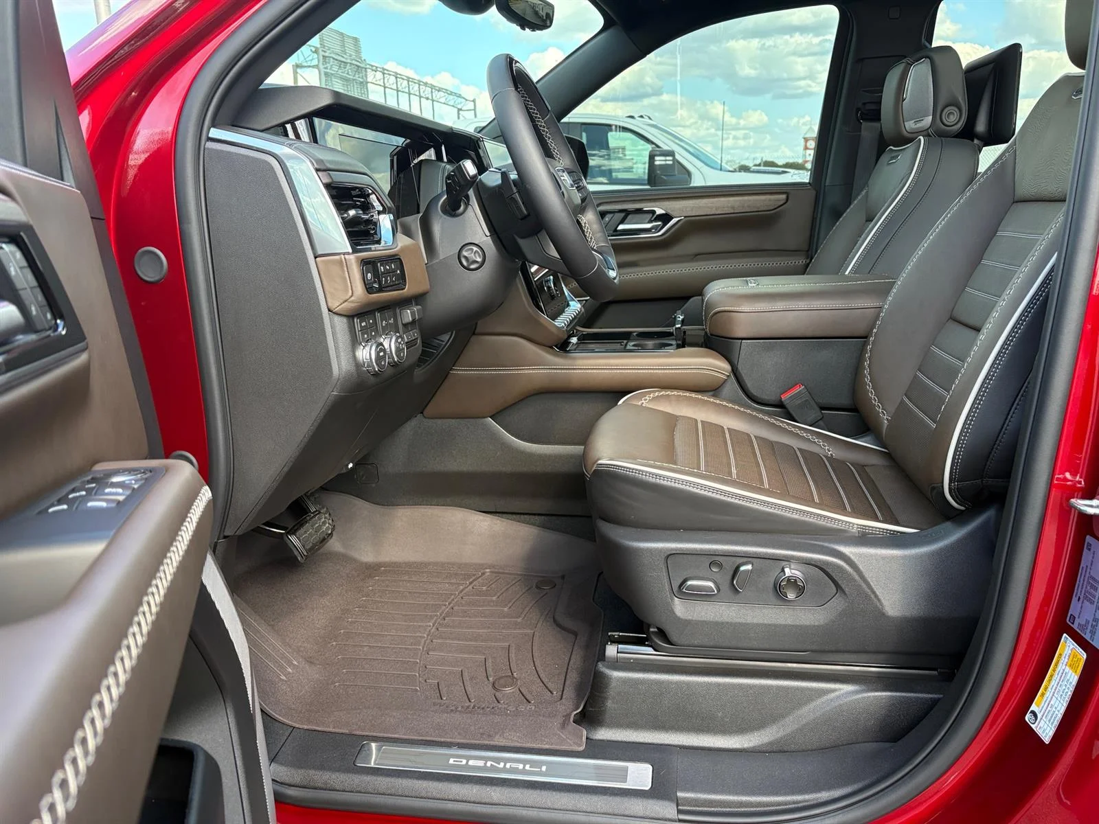 2026 GMC Yukon Denali Ultimate - Photo 32