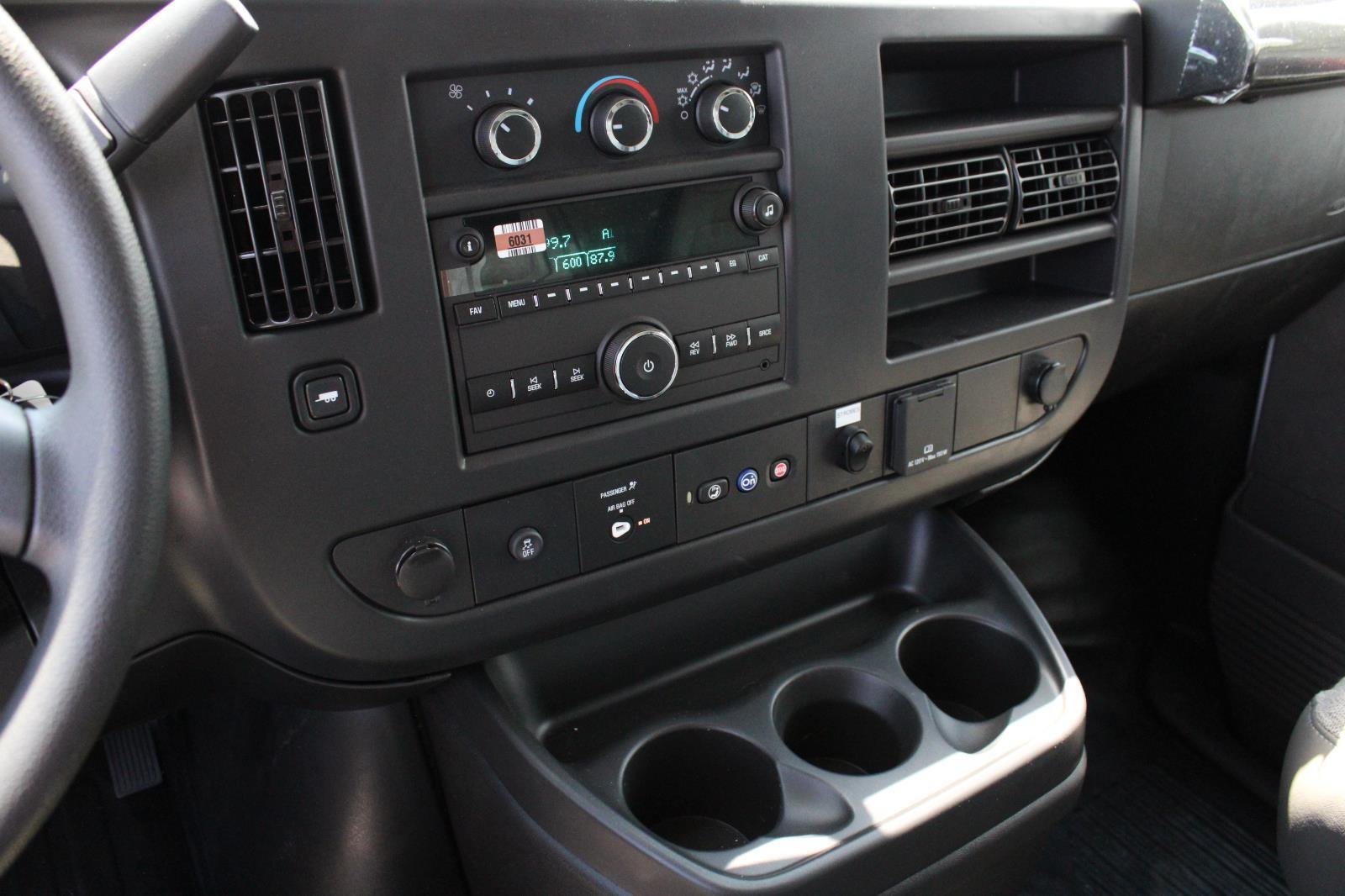 New 2025 Summit White GMC 1WT image 21