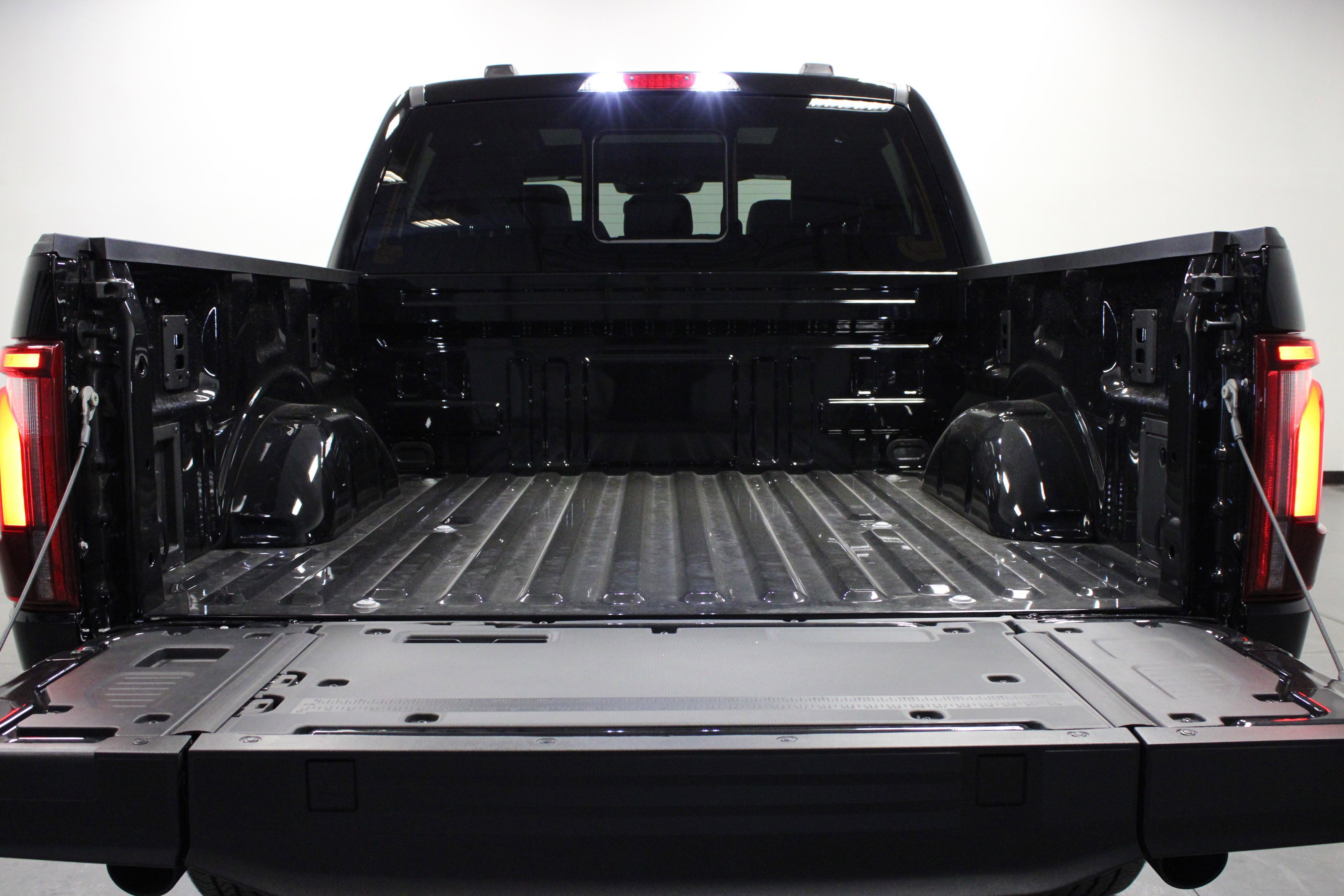 New 2026 Agate Black Metallic Ford LARIAT image 15