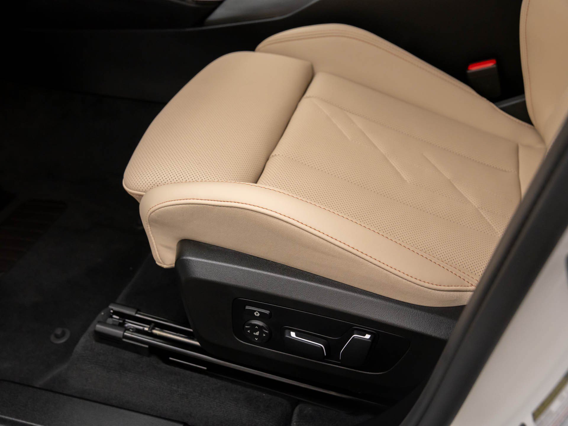 Certified Used 2026 Alpine White BMW 30 xDrive image 16