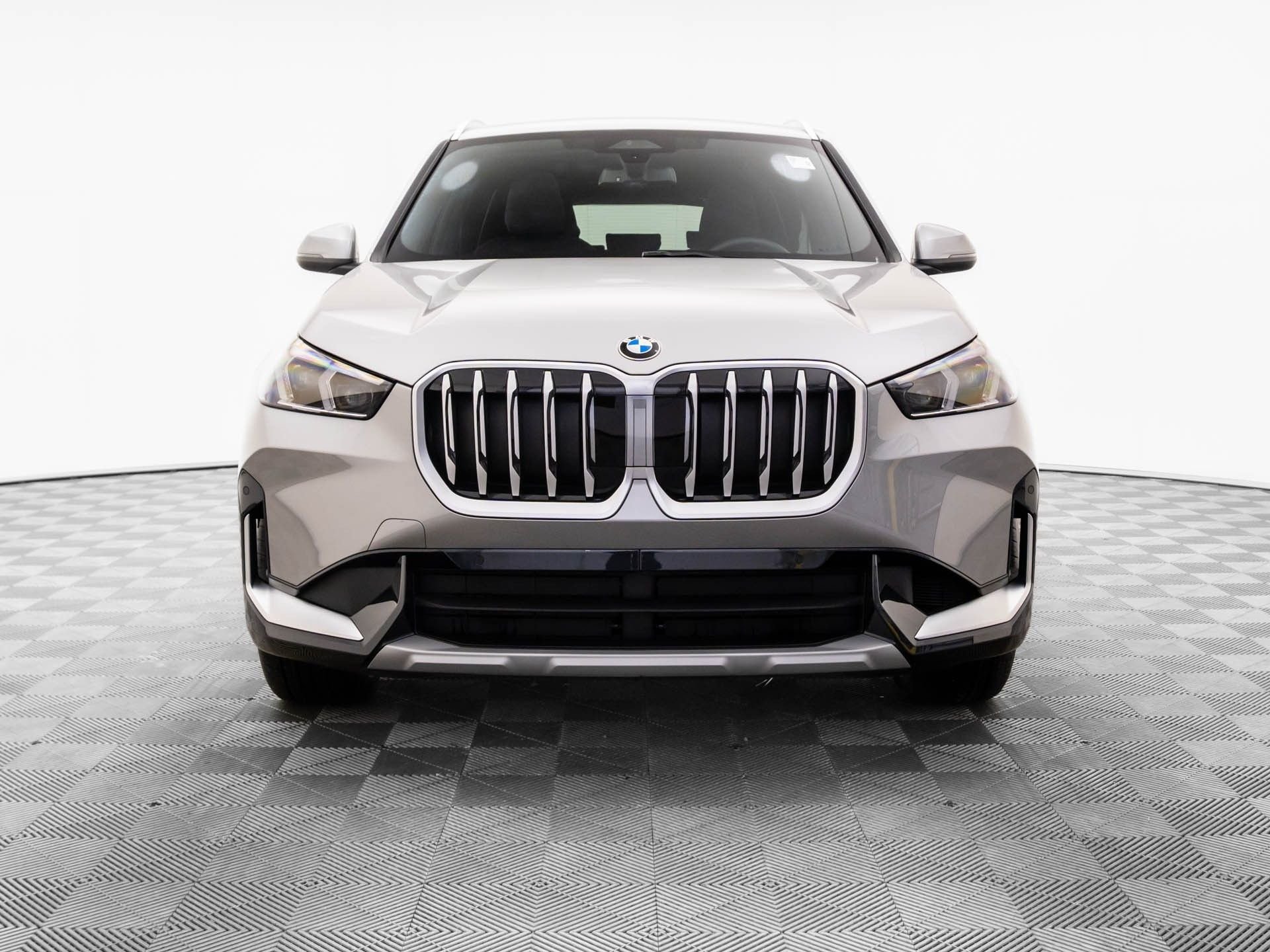 New 2026 Space Silver Metallic BMW xDrive28i image 9