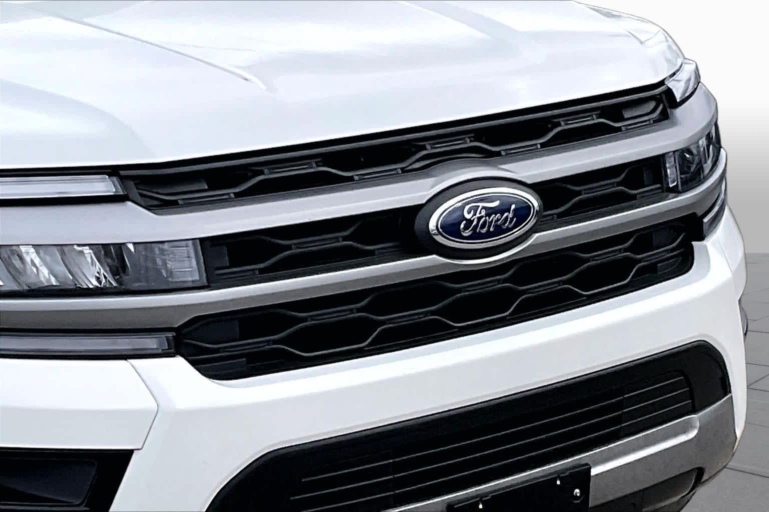 Used 2024 Star White Metallic Tri-Coat Ford XLT image 27