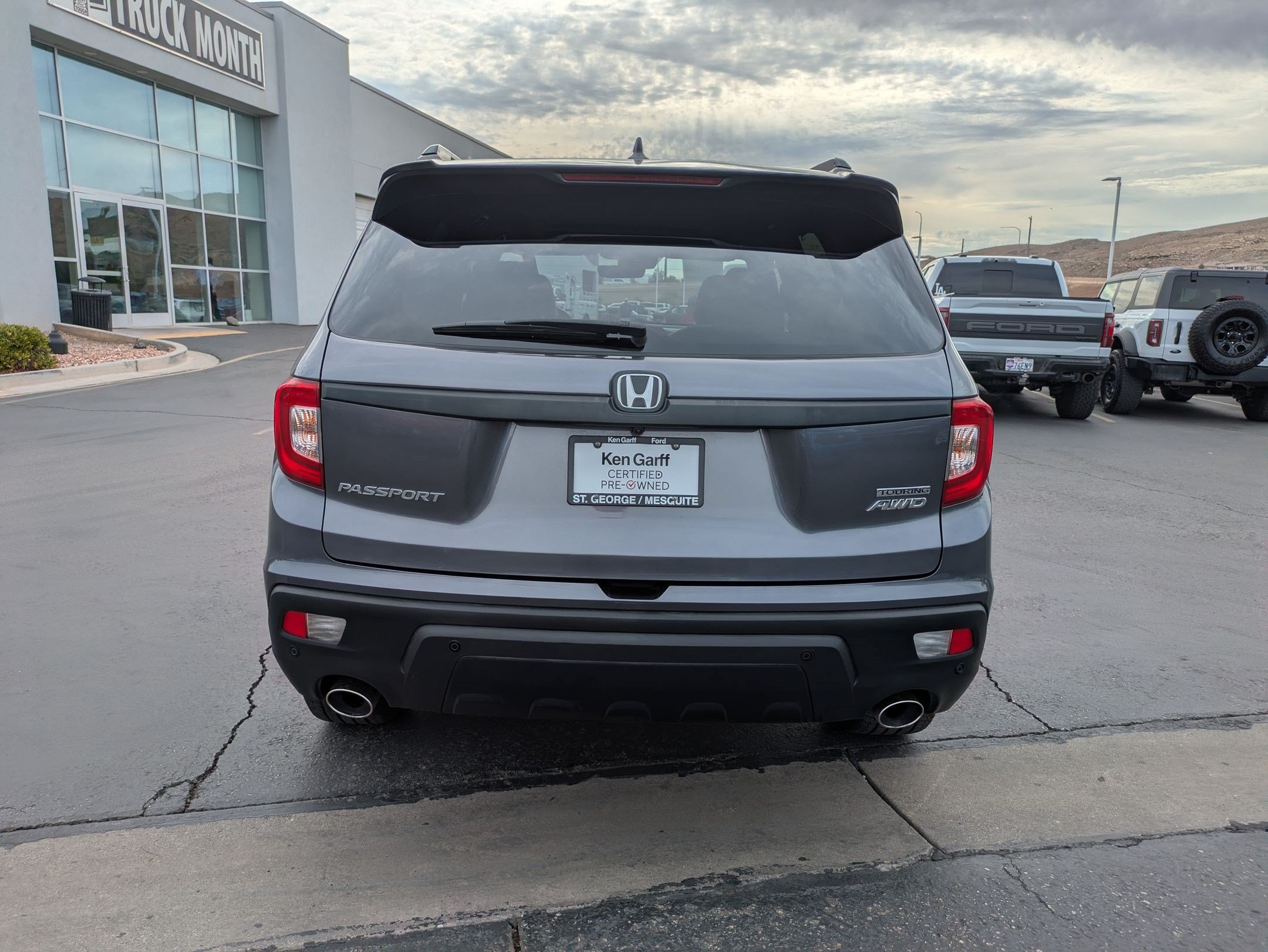 Used 2021 Lunar Silver Metallic Honda Touring image 4