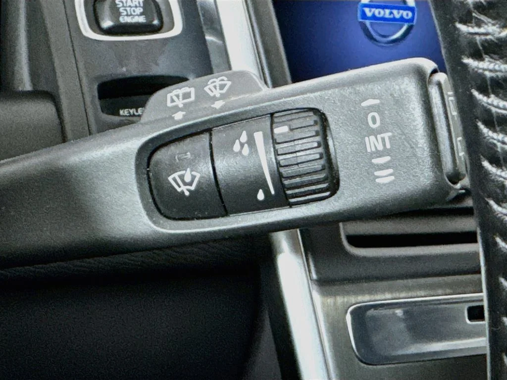 Used 2014 Silver Volvo  image 13