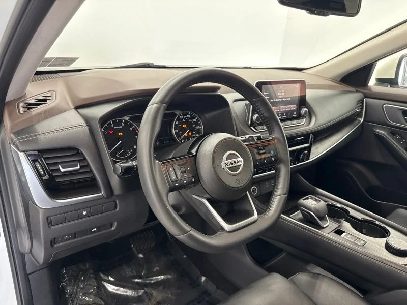 Used 2021 White Nissan SL image 21