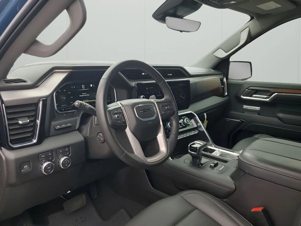 Used 2024  GMC Denali image 30