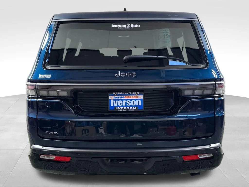 New 2026 Fathom Blue Pearl-Coat Exterior Paint (Late Availability) Jeep Limited Reserve image 8