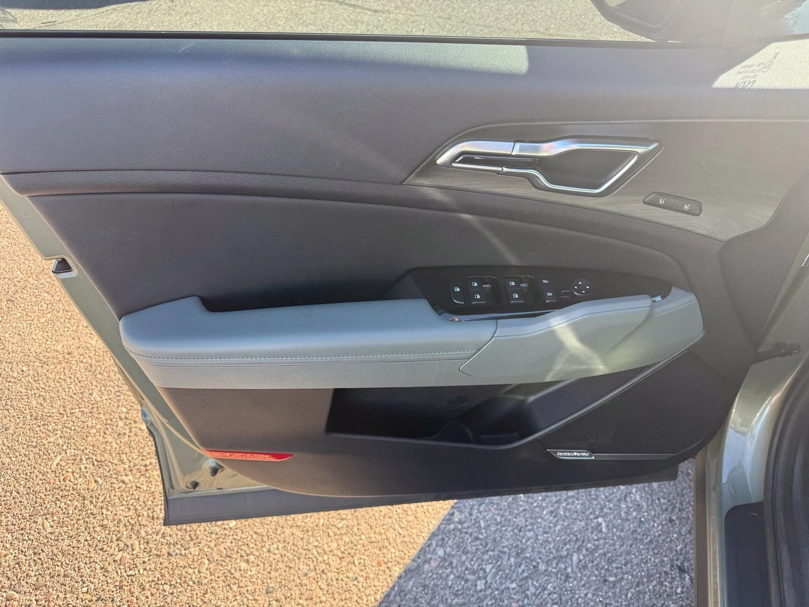 Used 2024 Jungle Green Kia X-Line Prestige image 14