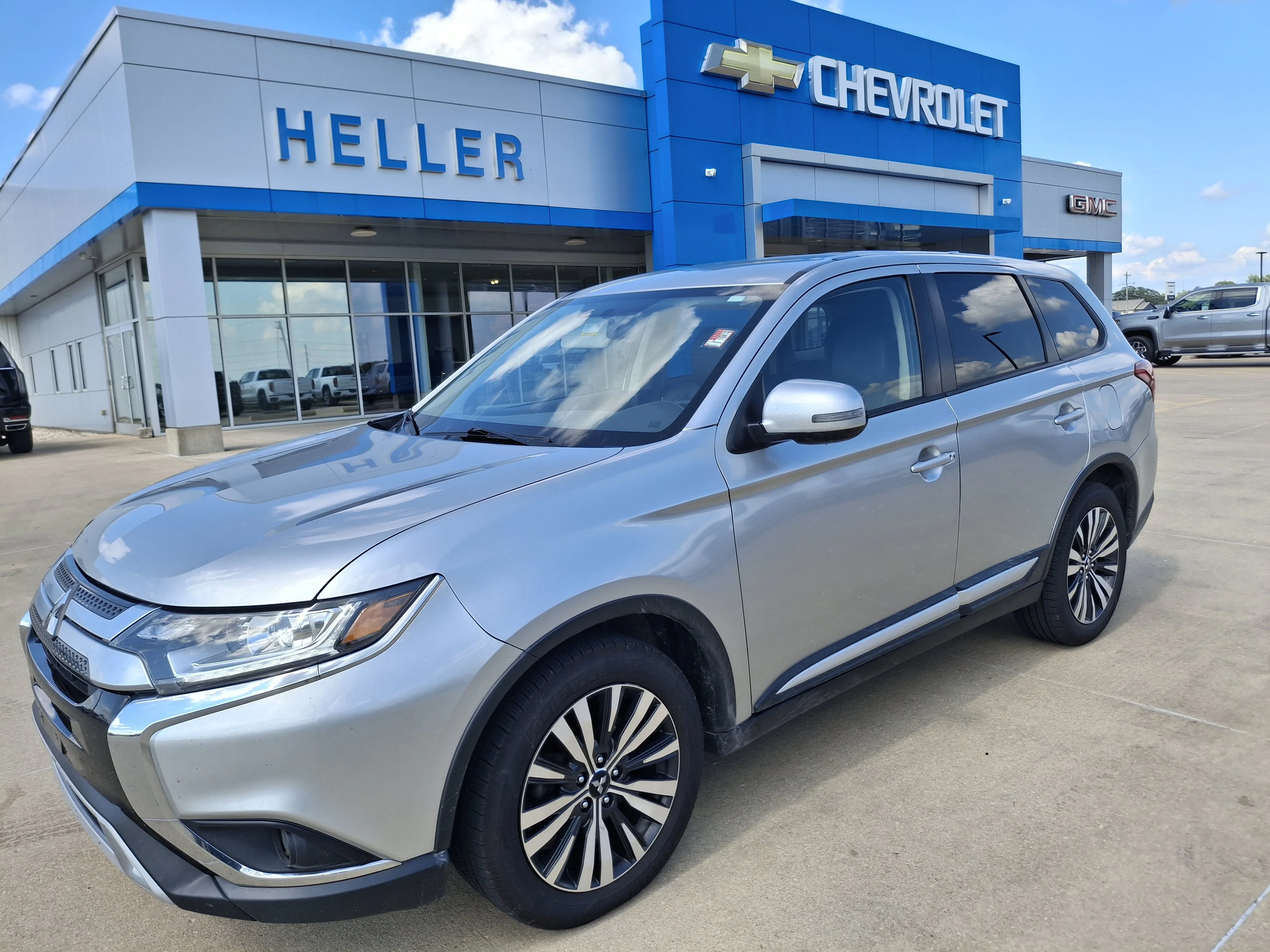 Used 2019  Mitsubishi SE image 3