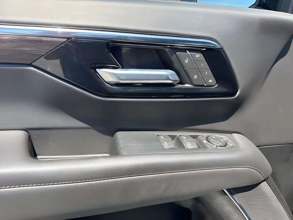 Used 2025 Black Chevrolet LT image 29