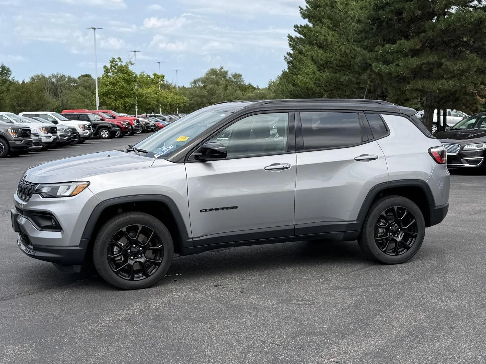 Used 2023 Billet Silver Metallic Clearcoat Jeep Altitude image 2