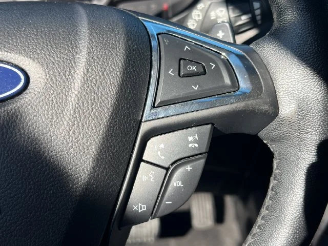 Used 2022 Red Ford SEL image 25