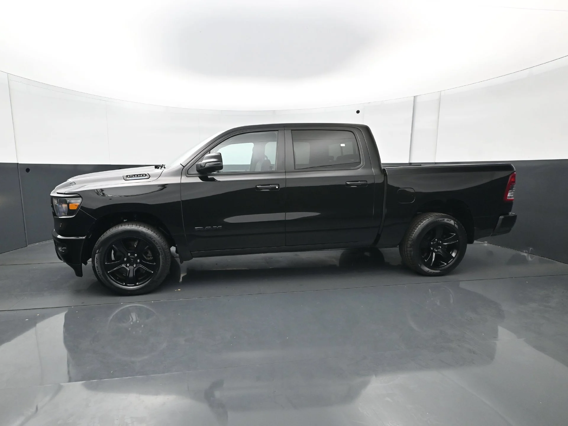 Used 2023 Diamond Black Crystal Pearlcoat Ram Big Horn/Lone Star image 4
