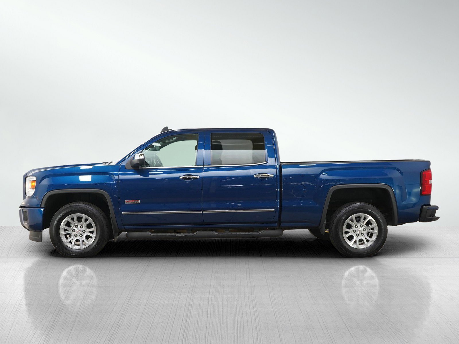 Used 2015 GMC Sierra 1500 SLE with VIN 3GTU2UEC3FG365850 for sale in Burnsville, Minnesota