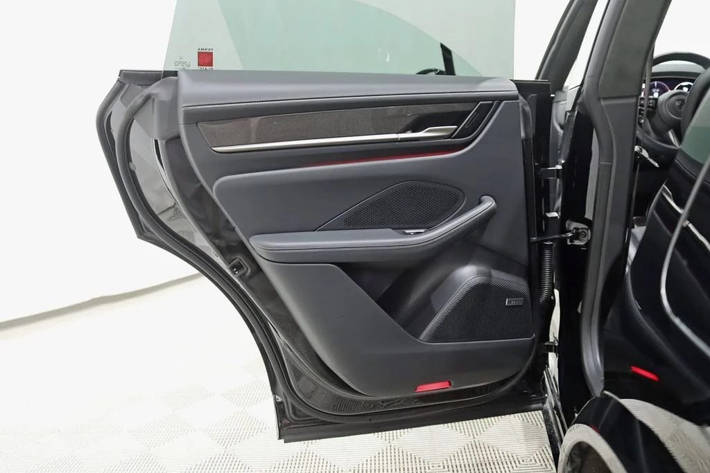 2025 Porsche Macan Electric Turbo
