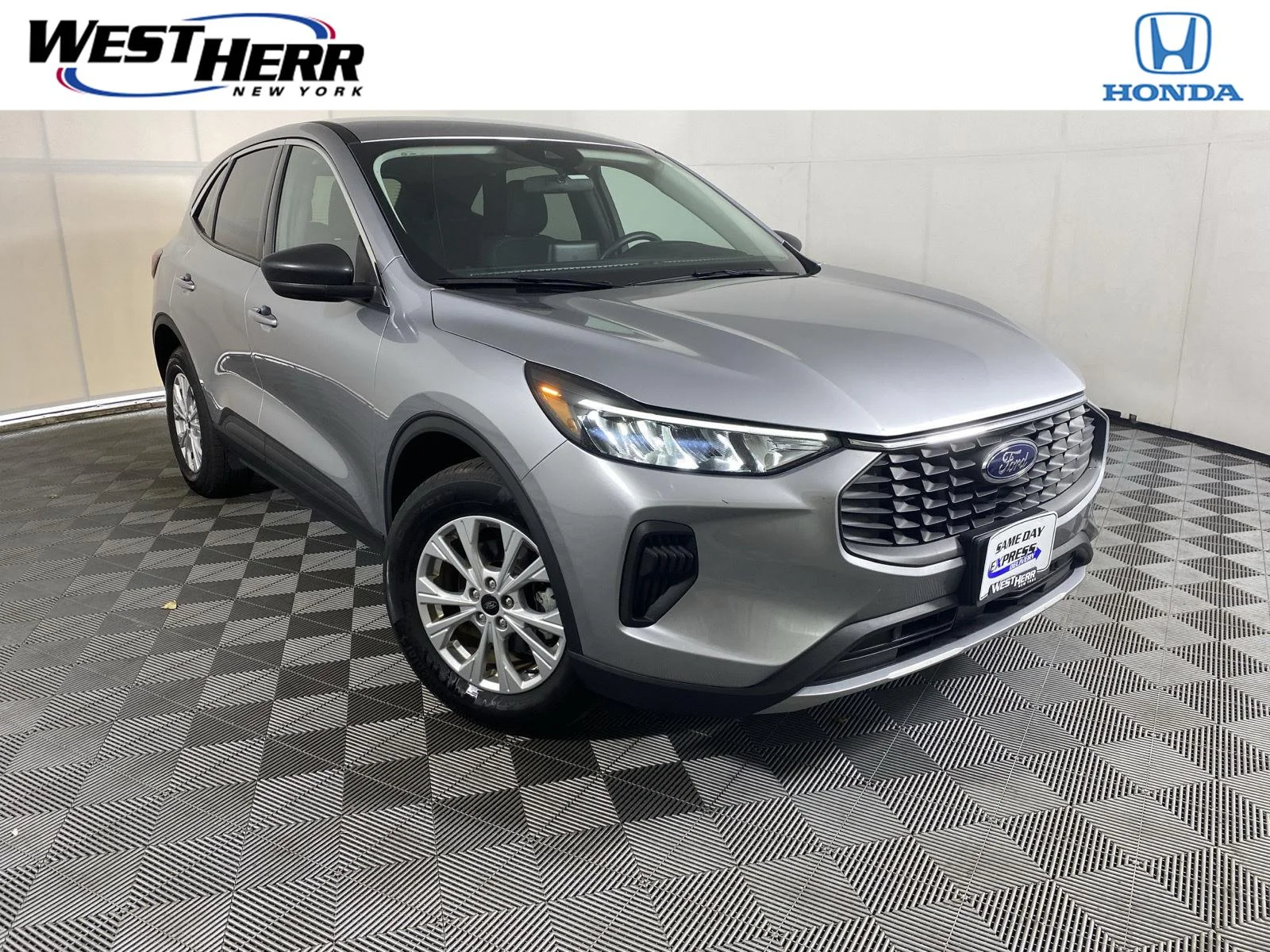 Used 2023 Iconic Silver Ford Active image 1
