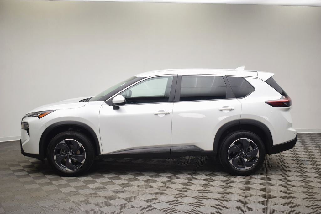 Used 2025 Everest White Pearl Nissan SV image 8
