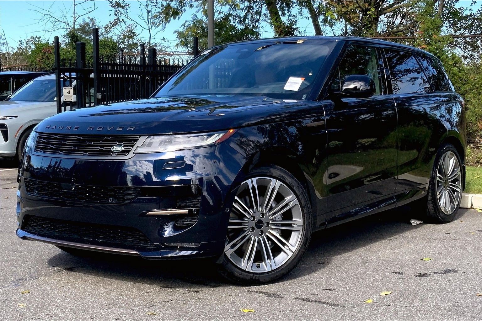 New 2027 Constellation Blue Land Rover Dynamic SE P400 image 1