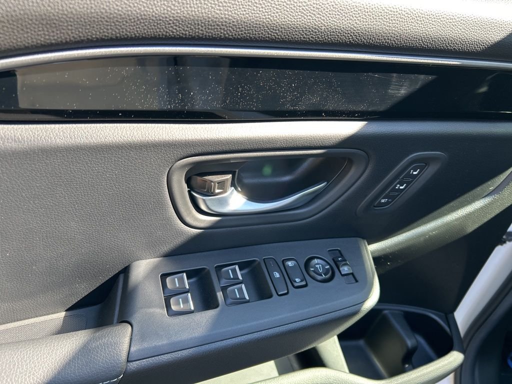 Used 2025 White Honda Touring image 20