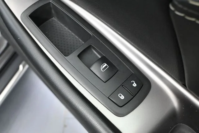 Used 2017 Gray Dodge Crossroad image 45