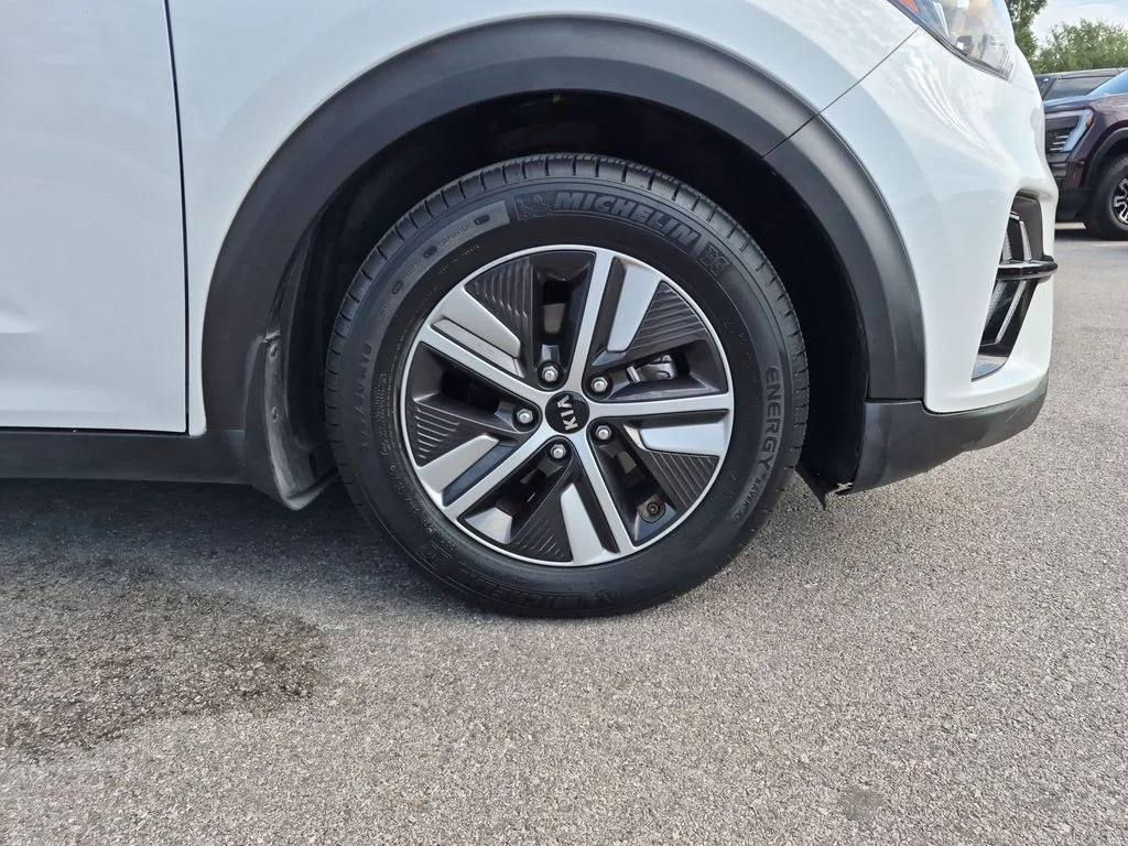 Used 2020 White Kia LXS image 15