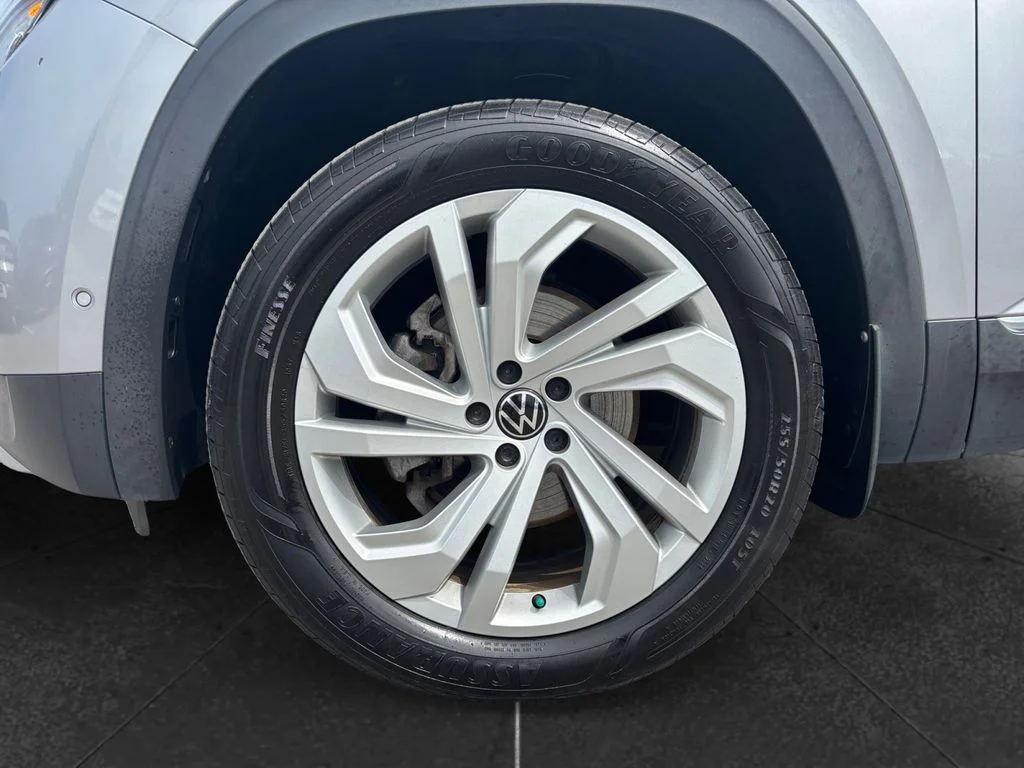Used 2021 Silver Volkswagen SEL Premium image 9