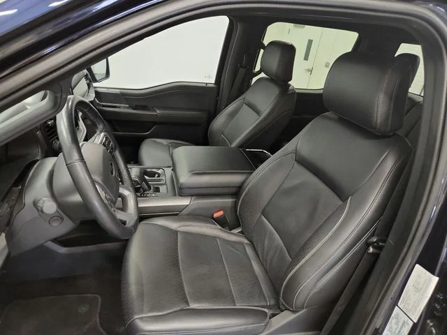 Used 2024  Ford Lariat image 18