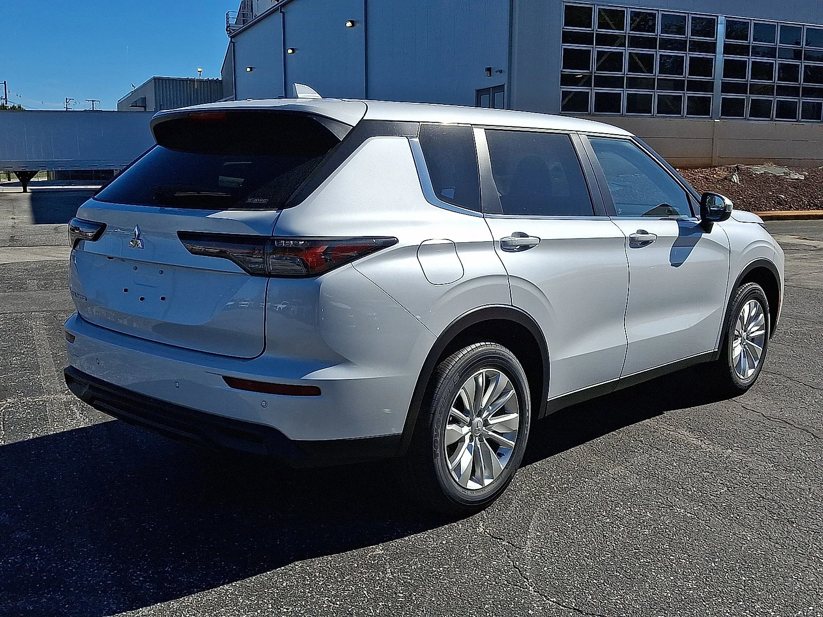New 2026 White Mitsubishi ES image 8
