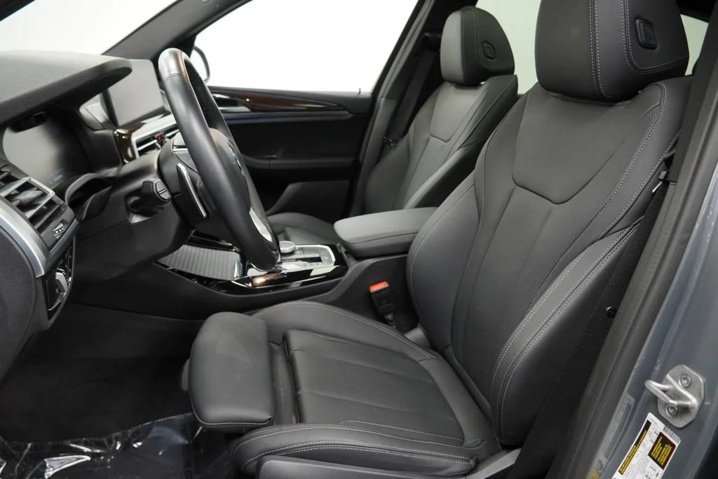 Used 2024 Gray BMW xDrive30i image 7