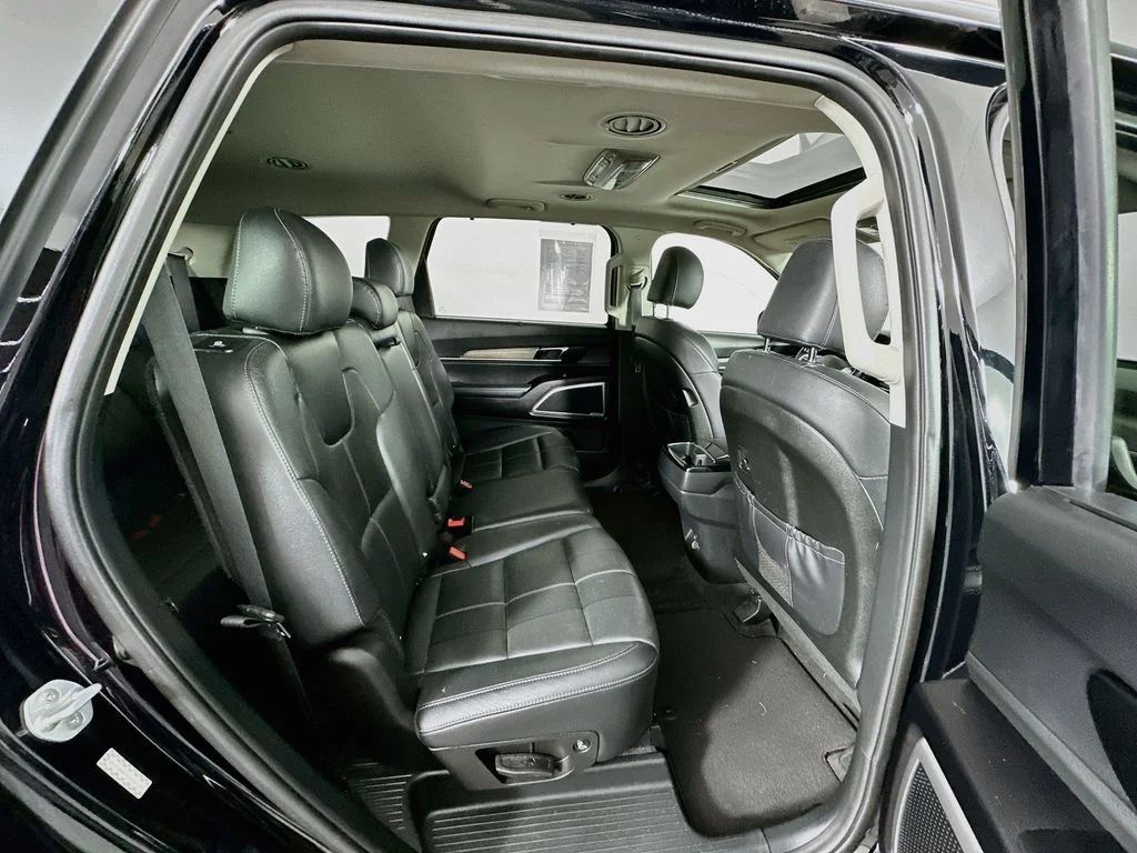 Used 2020 Ebony Black Kia EX image 31