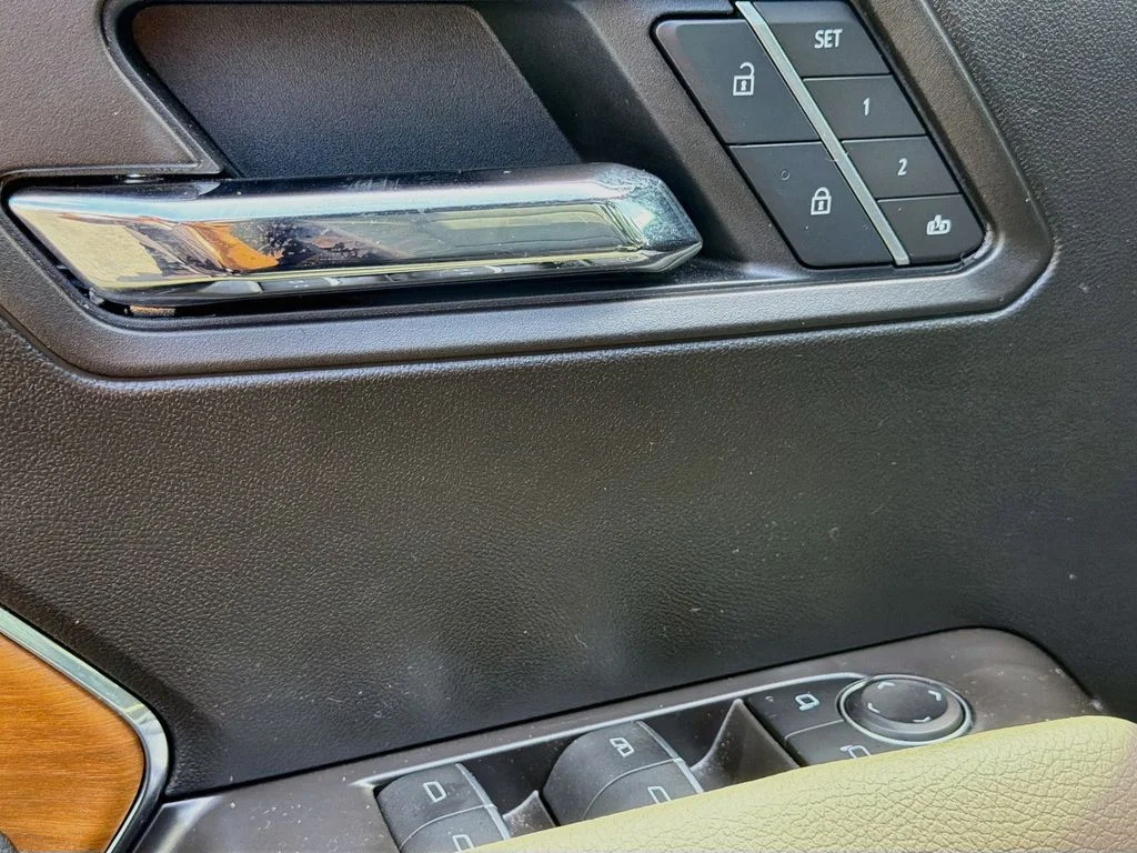 Used 2025 Onyx Black GMC Denali image 18