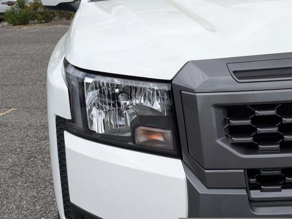 2025 Nissan Frontier SV - Photo 10