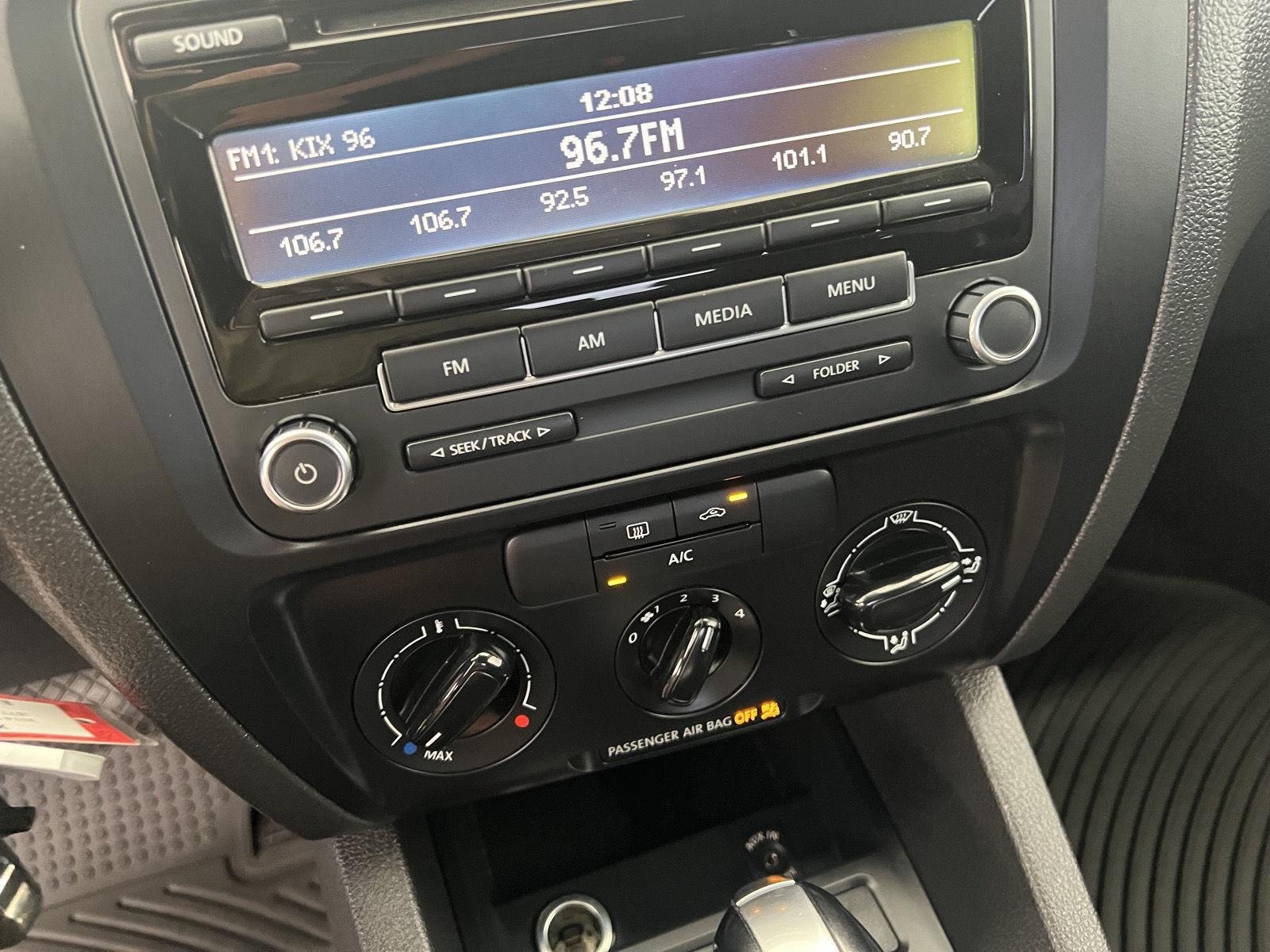 Used 2014 Platinum Gray Metallic Volkswagen S image 19