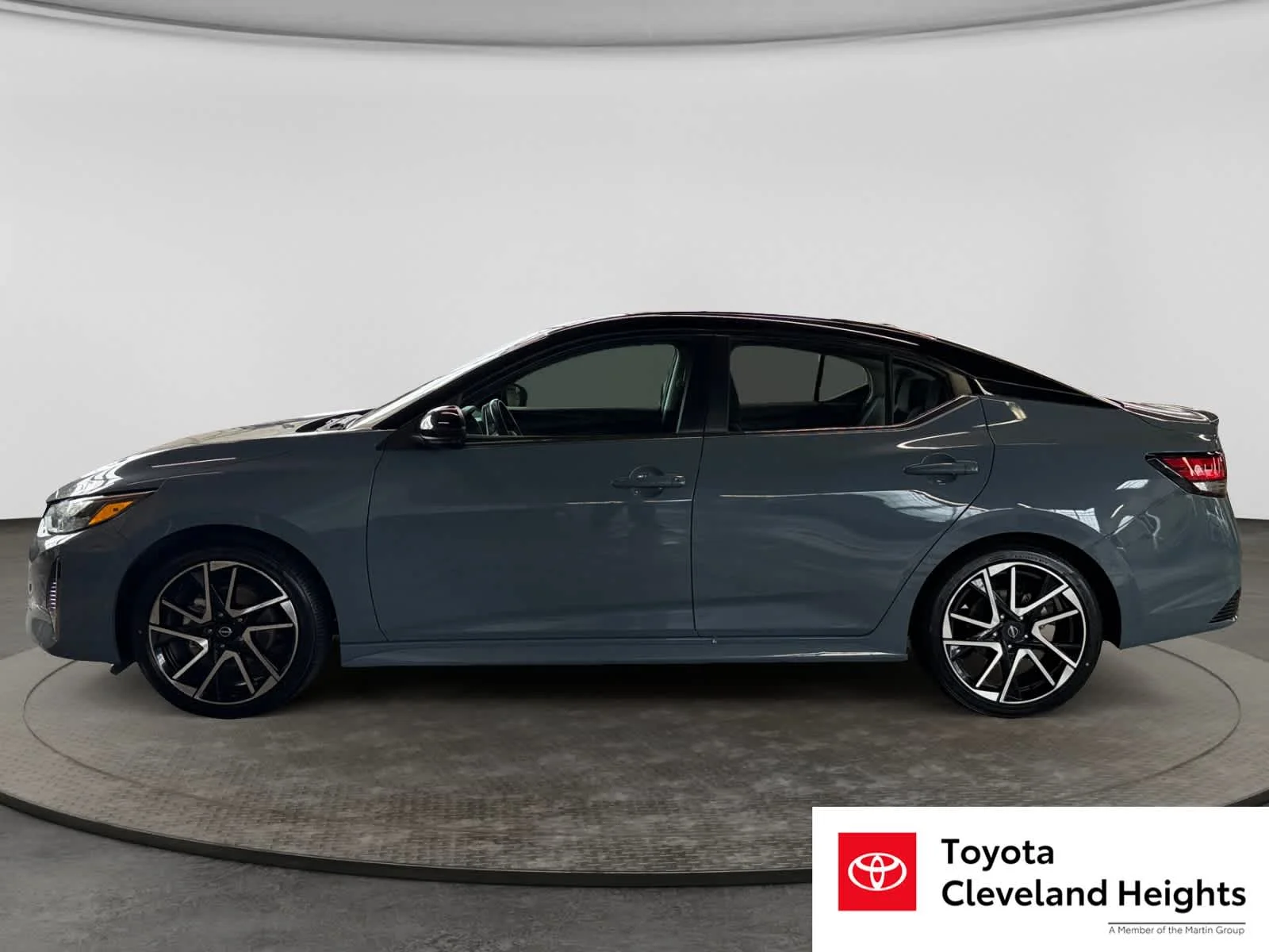 Used 2025 Atlantic Gray Metallic/Super Black Nissan SR image 8
