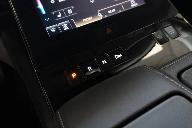 Used 2025 Silver INFINITI SENSORY image 35