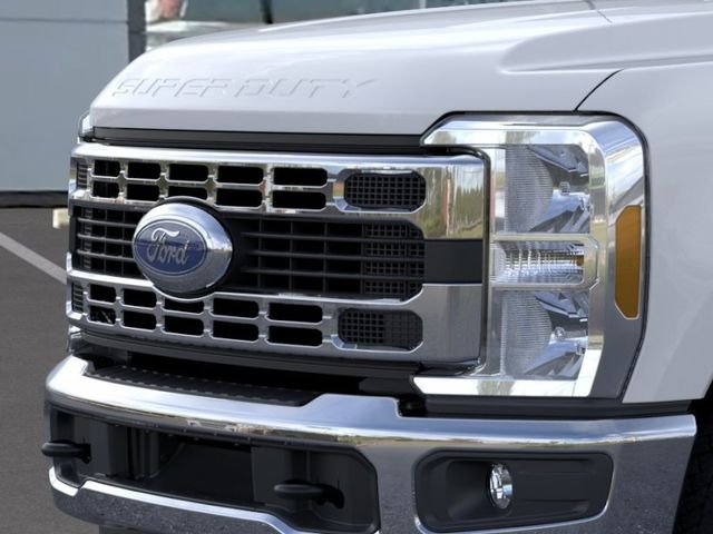 New 2026 Oxford White Ford XLT image 39